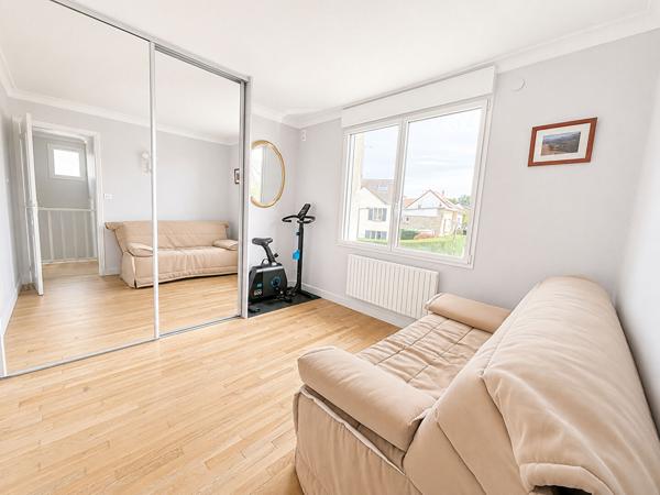 Maison entièrement rénovée avec sous-sol total à Massy