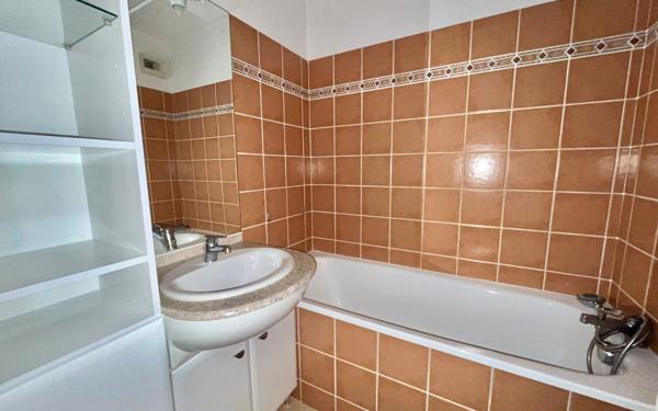 Appartement à vendre    2 pièces • 45 m2 Mèze