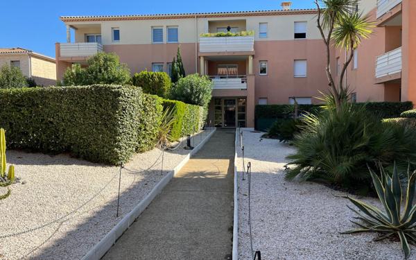 Appartement à vendre    2 pièces • 45 m2 Mèze