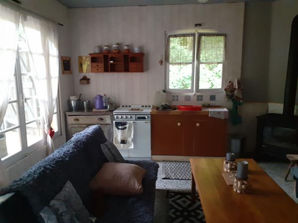 Le Rêve d'Évasion : Votre Cabane Rénovée au Coeur de la Forêt, à un Saut de Puce de Chaumont