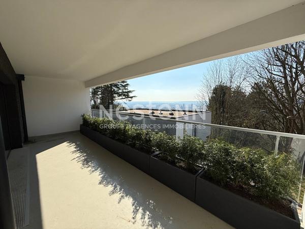NEUF - Appartement de standing avec balcon - 4 pièces - 107m² - lumineux et calme dans un secteur recherché - vue imprenable sur Rouen - Mont Saint Aignan