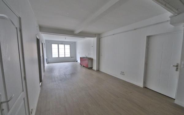 Appartement à vendre    2 pièces • 102 m2 Château-Thierry