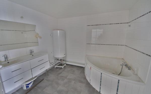 Appartement à vendre    2 pièces • 102 m2 Château-Thierry