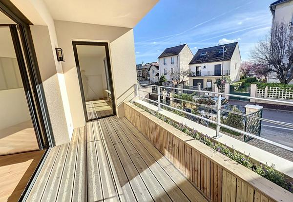 Suresnes - Appartement d'architecte- 95m² - Terrasse - Place de stationnement en sus - Prestations ***