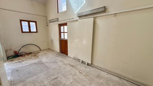 Appartement à réhabilité Vauréal 118 m2 170 220 € **  - Référence  5226