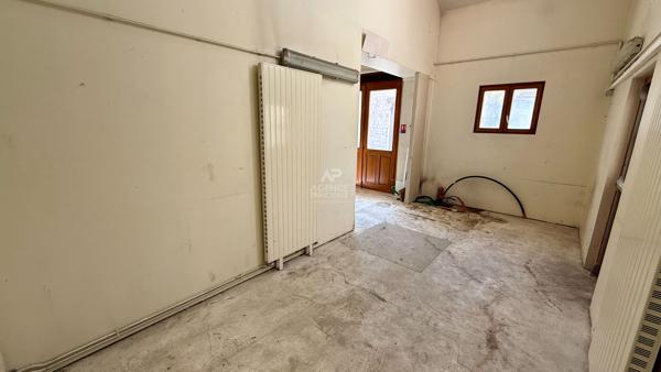 Appartement à réhabilité Vauréal 118 m2 170 220 € **  - Référence  5226