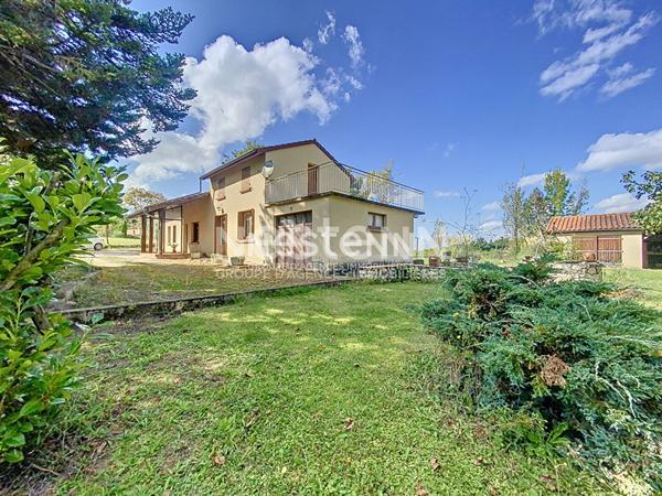 A vendre: Maison située à Auch, 5 pièces, 122 m2, sur un terrain de 8 840m2 avec garages et terrasses