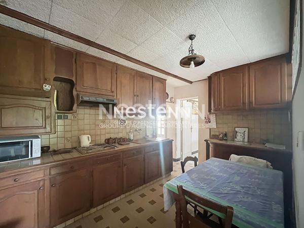 A vendre: Maison située à Auch, 5 pièces, 122 m2, sur un terrain de 8 840m2 avec garages et terrasses