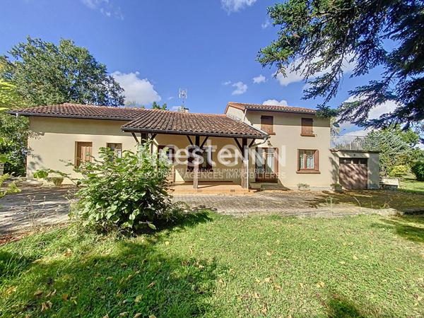 A vendre: Maison située à Auch, 5 pièces, 122 m2, sur un terrain de 8 840m2 avec garages et terrasses