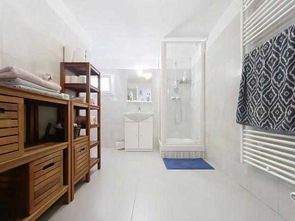 Maison familiale rénovée avec dépendance et garage ? 163m²