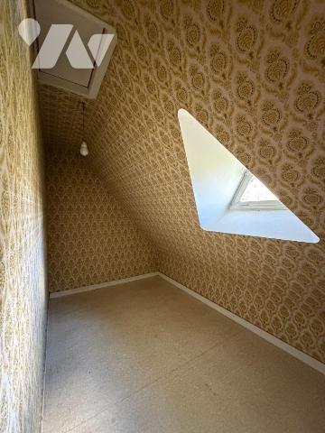 Sur les hauteurs, maison de bonne facture édifiée en 1975, très bien entretenue, offrant un cad...