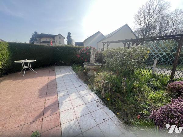 BAGNOLES DE L'ORNE, maison 2ch avec cour proche commerces