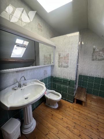 BAGNOLES DE L'ORNE, maison 2ch avec cour proche commerces