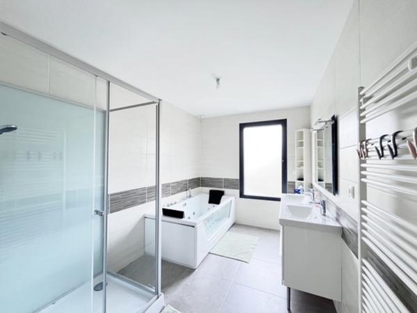 Maison 5 pièce(s) 170 m2-