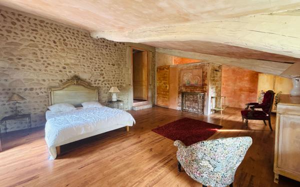 Maison à vendre    11 pièces •  Saint-Donat-sur-l'Herbasse