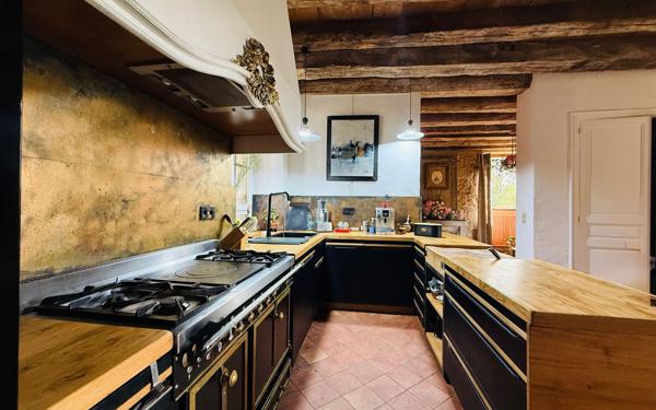 Maison à vendre    11 pièces •  Saint-Donat-sur-l'Herbasse