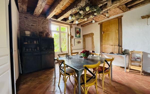 Maison à vendre    11 pièces •  Saint-Donat-sur-l'Herbasse