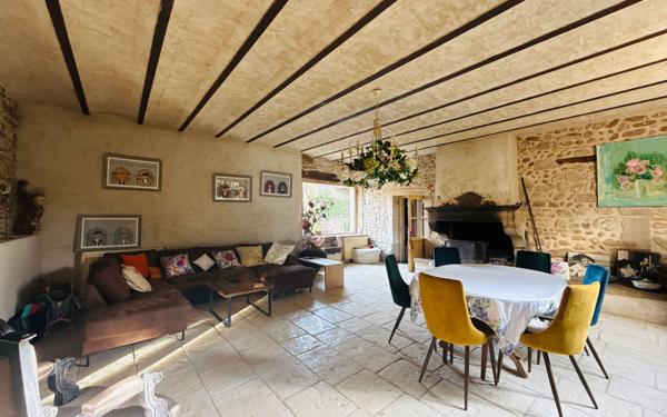 Maison à vendre    11 pièces •  Saint-Donat-sur-l'Herbasse