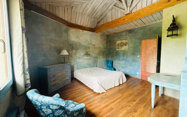 Maison à vendre    11 pièces •  Saint-Donat-sur-l'Herbasse