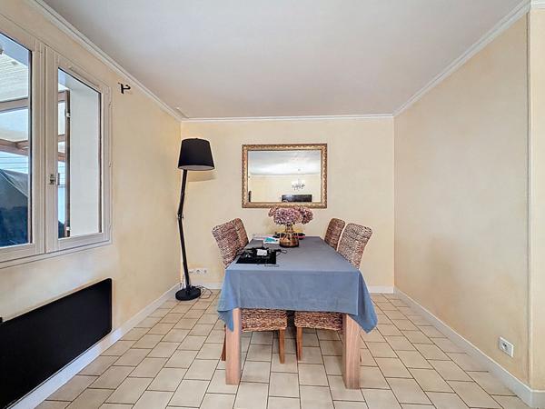 A vendre Angers Lac de Maine bois de Molières, maison 3 chambres dont une suite parentale, séjour donnant sur terasse puis jardin, cuisine indépendante aménagée équipée,jardin clos garage.