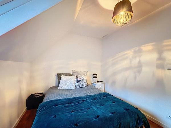 A vendre Angers Lac de Maine bois de Molières, maison 3 chambres dont une suite parentale, séjour donnant sur terasse puis jardin, cuisine indépendante aménagée équipée,jardin clos garage.