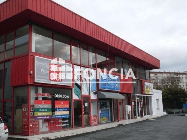 Location Local commercial 1 pièce 81.9 m² - 60 AVENUE DE BAYONNE Anglet 64600