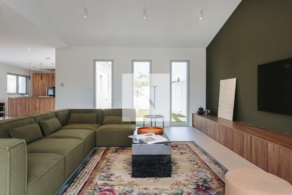 Maison contemporaine de plain-pied — 130 m² — DPE A — Lagord Bourg