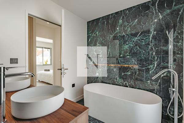 Maison contemporaine de plain-pied — 130 m² — DPE A — Lagord Bourg
