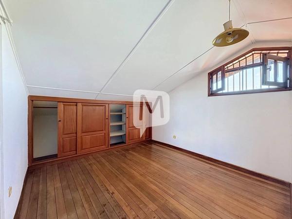 DPT GUYANE, à vendre MATOURY Maison T6 + appartement T2 de 208m2 sur un terrain de 1043 m2
