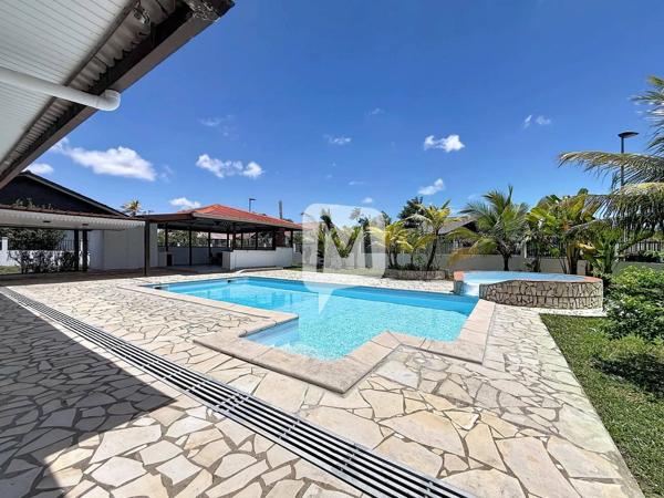 DPT GUYANE, à vendre MATOURY Maison T6 + appartement T2 de 208m2 sur un terrain de 1043 m2