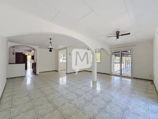 DPT GUYANE, à vendre MATOURY Maison T6 + appartement T2 de 208m2 sur un terrain de 1043 m2