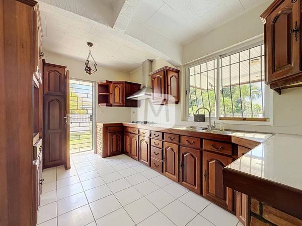 DPT GUYANE, à vendre MATOURY Maison T6 + appartement T2 de 208m2 sur un terrain de 1043 m2