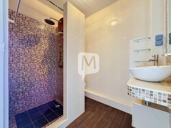 DPT GUYANE, à vendre MATOURY Maison T6 + appartement T2 de 208m2 sur un terrain de 1043 m2