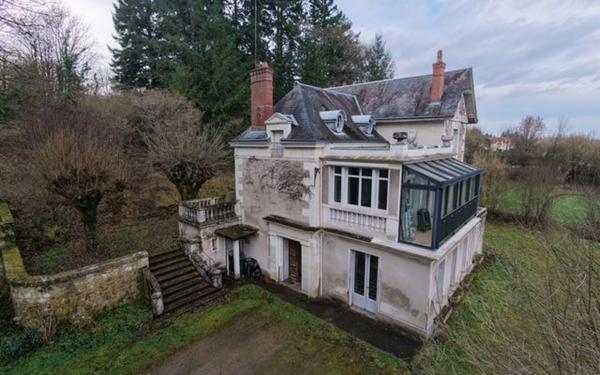 Immeuble à vendre    4 pièces •  Saint-Aignan