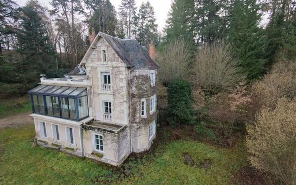 Immeuble à vendre    4 pièces •  Saint-Aignan