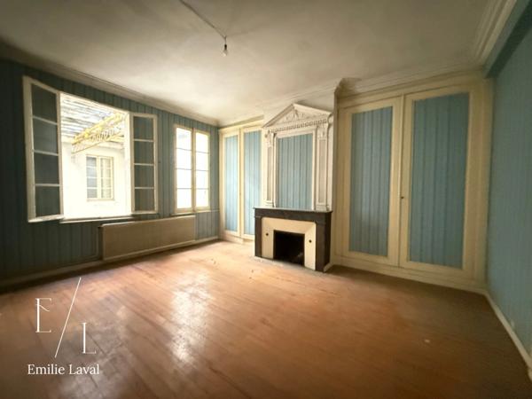 Immeuble avec local commercial À RÉNOVER situé à SAINTE FOY LA GRANDE (33)