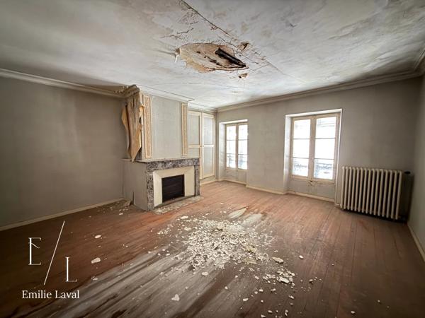 Immeuble avec local commercial À RÉNOVER situé à SAINTE FOY LA GRANDE (33)