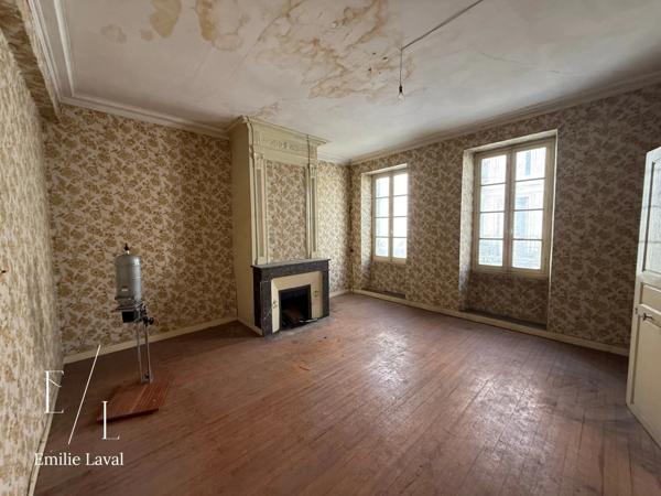 Immeuble avec local commercial À RÉNOVER situé à SAINTE FOY LA GRANDE (33)