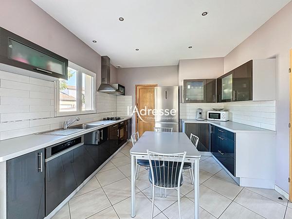 Exclusivité l'Adresse Immobilier - La Salvetat Saint Gilles - Maison T4 de 137m² avec un grand sous-sol de 70m² sur un terrain de 731m²