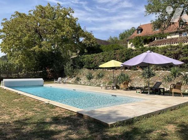 Situation pittoresque : propriété en pierre de charme avec dépendances, piscine et 4 chalets en...