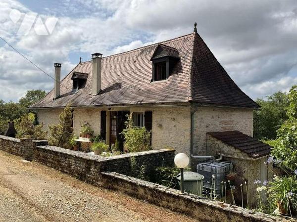 Situation pittoresque : propriété en pierre de charme avec dépendances, piscine et 4 chalets en...