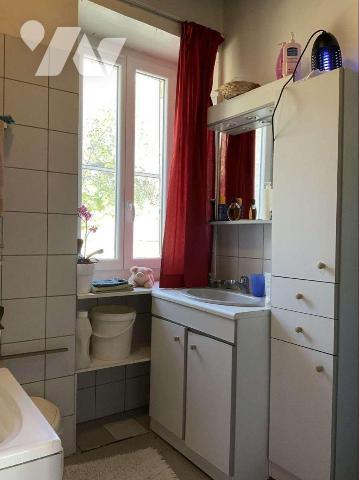Situation pittoresque : propriété en pierre de charme avec dépendances, piscine et 4 chalets en...