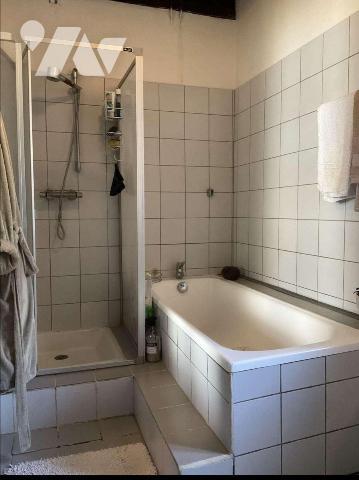 Situation pittoresque : propriété en pierre de charme avec dépendances, piscine et 4 chalets en...