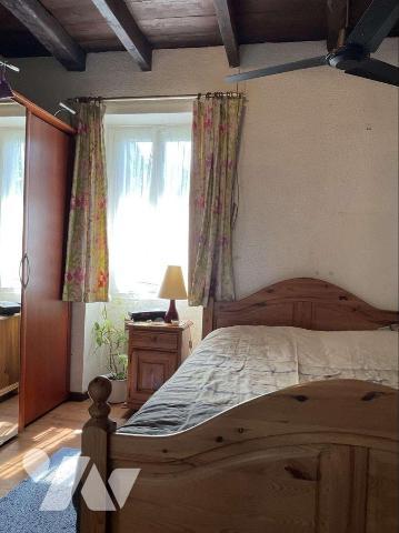 Situation pittoresque : propriété en pierre de charme avec dépendances, piscine et 4 chalets en...