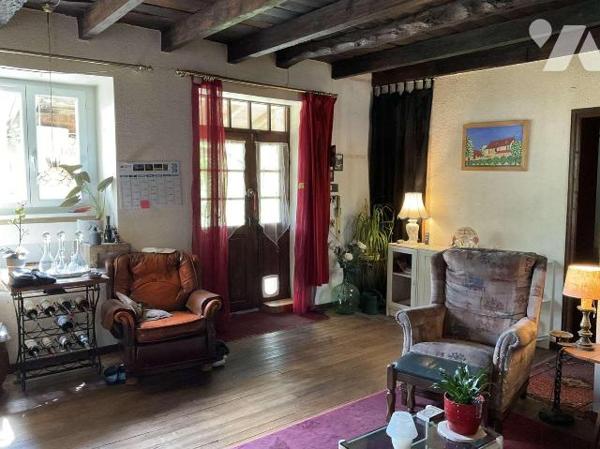 Situation pittoresque : propriété en pierre de charme avec dépendances, piscine et 4 chalets en...