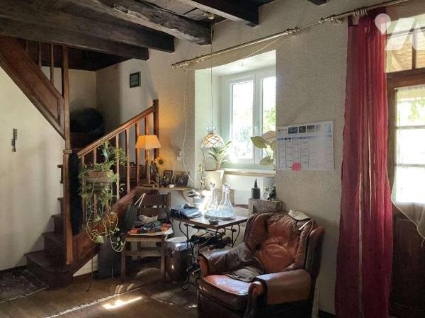 Situation pittoresque : propriété en pierre de charme avec dépendances, piscine et 4 chalets en...