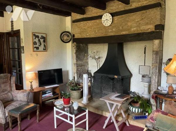 Situation pittoresque : propriété en pierre de charme avec dépendances, piscine et 4 chalets en...