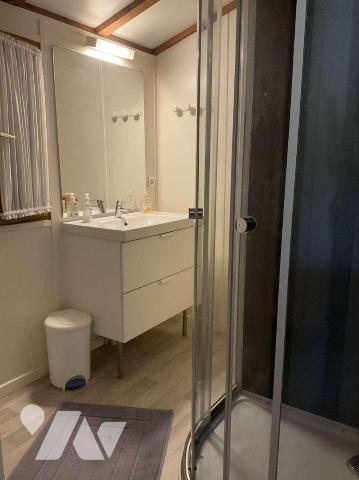 Situation pittoresque : propriété en pierre de charme avec dépendances, piscine et 4 chalets en...