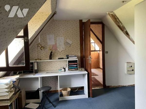 Situation pittoresque : propriété en pierre de charme avec dépendances, piscine et 4 chalets en...
