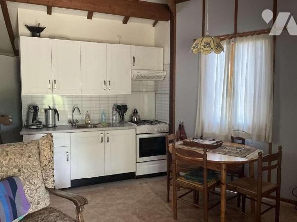 Situation pittoresque : propriété en pierre de charme avec dépendances, piscine et 4 chalets en...